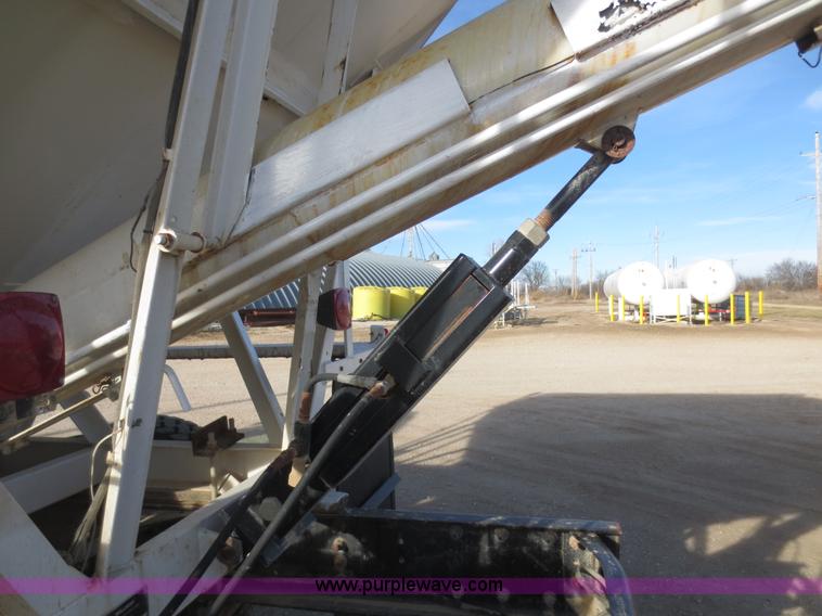 image for item F8078 1995 Freightliner FL70 fertilizer tender truck