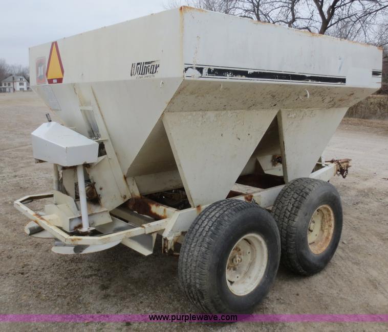 Willmar 500 fertilizer spreader in Humboldt, KS Item F8097 sold