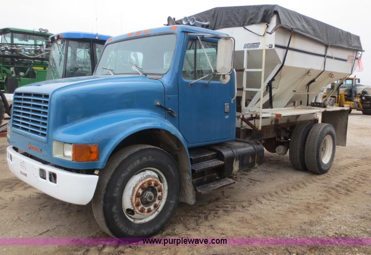 image for item F8099 1990 International 4900 fertilizer tender truck