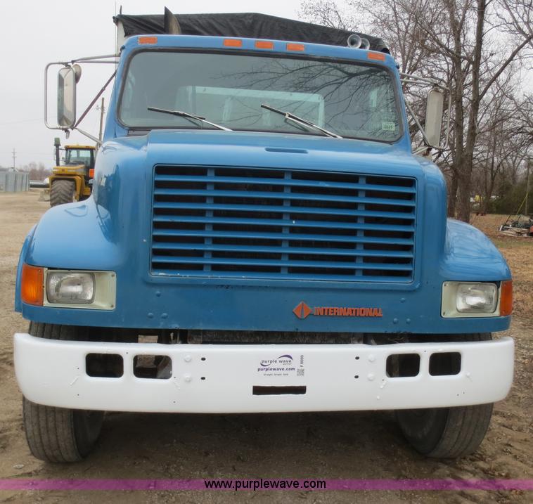 image for item F8099 1990 International 4900 fertilizer tender truck