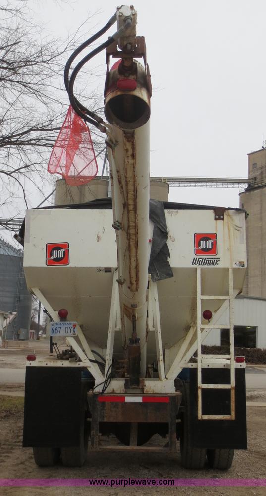 image for item F8099 1990 International 4900 fertilizer tender truck