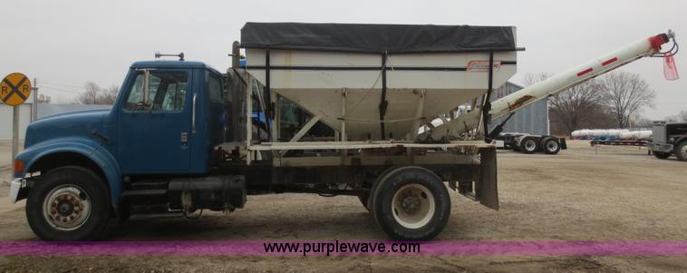 image for item F8099 1990 International 4900 fertilizer tender truck