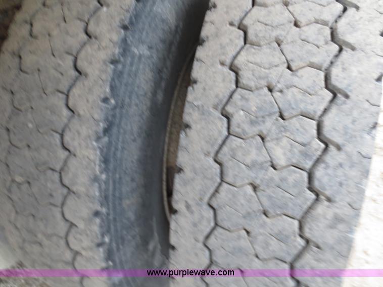 image for item F8099 1990 International 4900 fertilizer tender truck