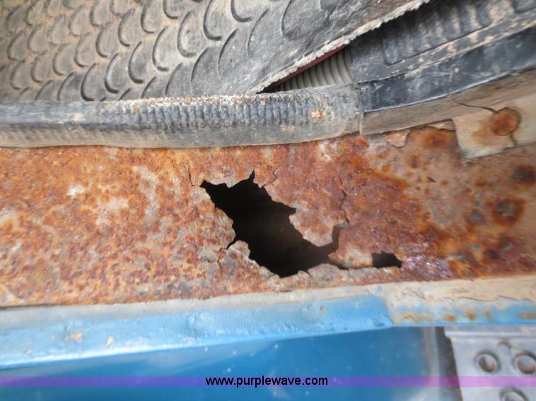 image for item F8099 1990 International 4900 fertilizer tender truck