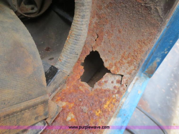 image for item F8099 1990 International 4900 fertilizer tender truck