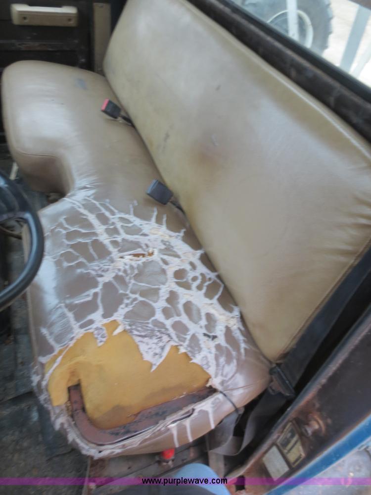 image for item F8099 1990 International 4900 fertilizer tender truck