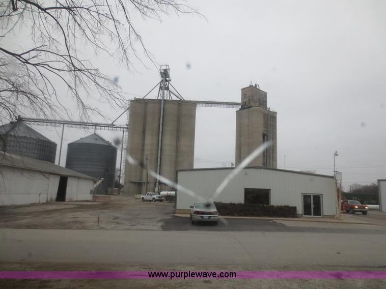 image for item F8099 1990 International 4900 fertilizer tender truck