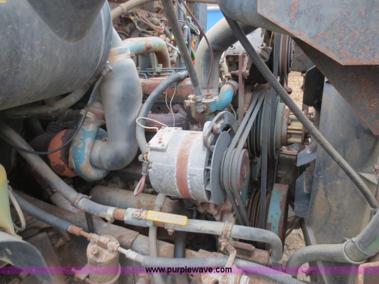 image for item F8099 1990 International 4900 fertilizer tender truck