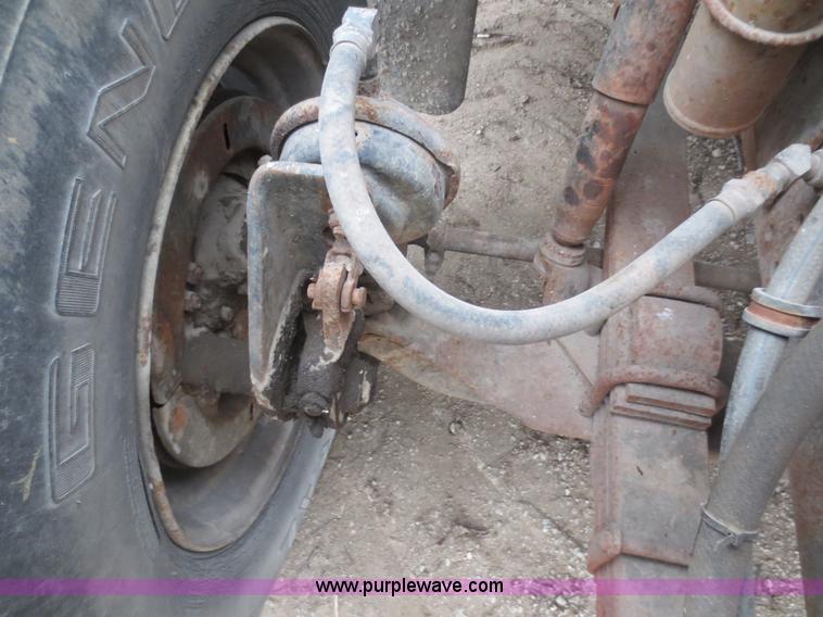 image for item F8099 1990 International 4900 fertilizer tender truck