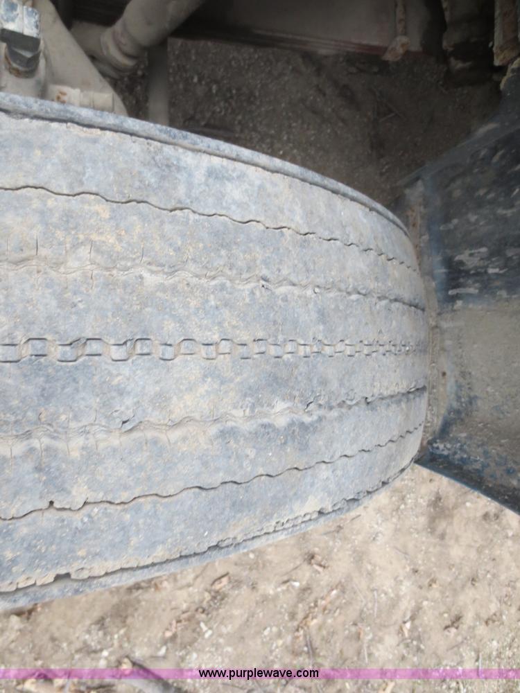 image for item F8099 1990 International 4900 fertilizer tender truck