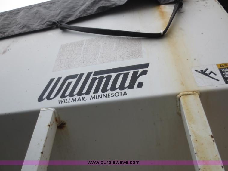 image for item F8099 1990 International 4900 fertilizer tender truck