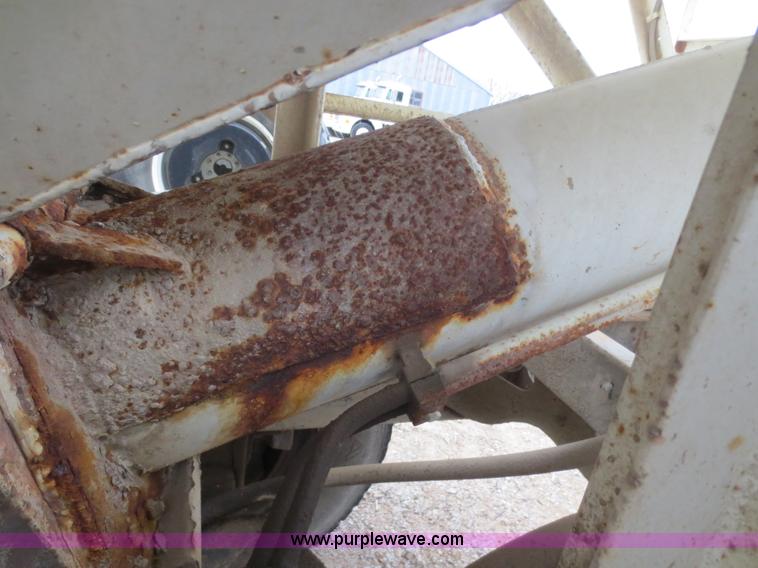 image for item F8099 1990 International 4900 fertilizer tender truck