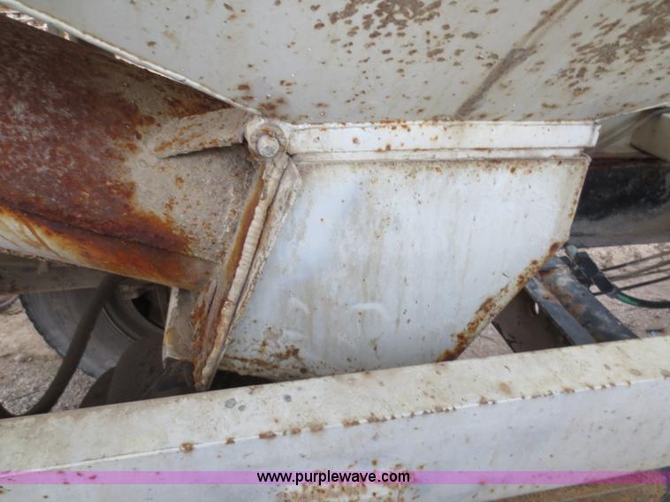 image for item F8099 1990 International 4900 fertilizer tender truck