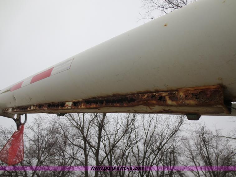 image for item F8099 1990 International 4900 fertilizer tender truck