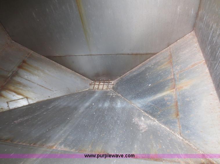 image for item F8099 1990 International 4900 fertilizer tender truck