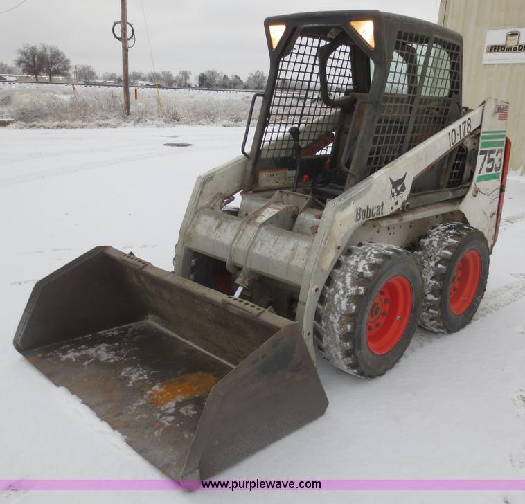image for item F8107 2002 Bobcat 753 skid steer