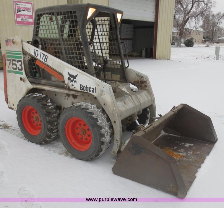 image for item F8107 2002 Bobcat 753 skid steer