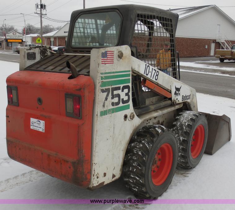 image for item F8107 2002 Bobcat 753 skid steer