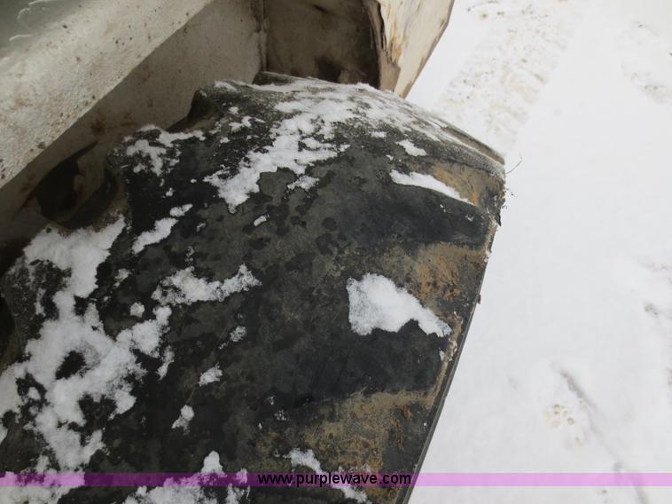 image for item F8107 2002 Bobcat 753 skid steer