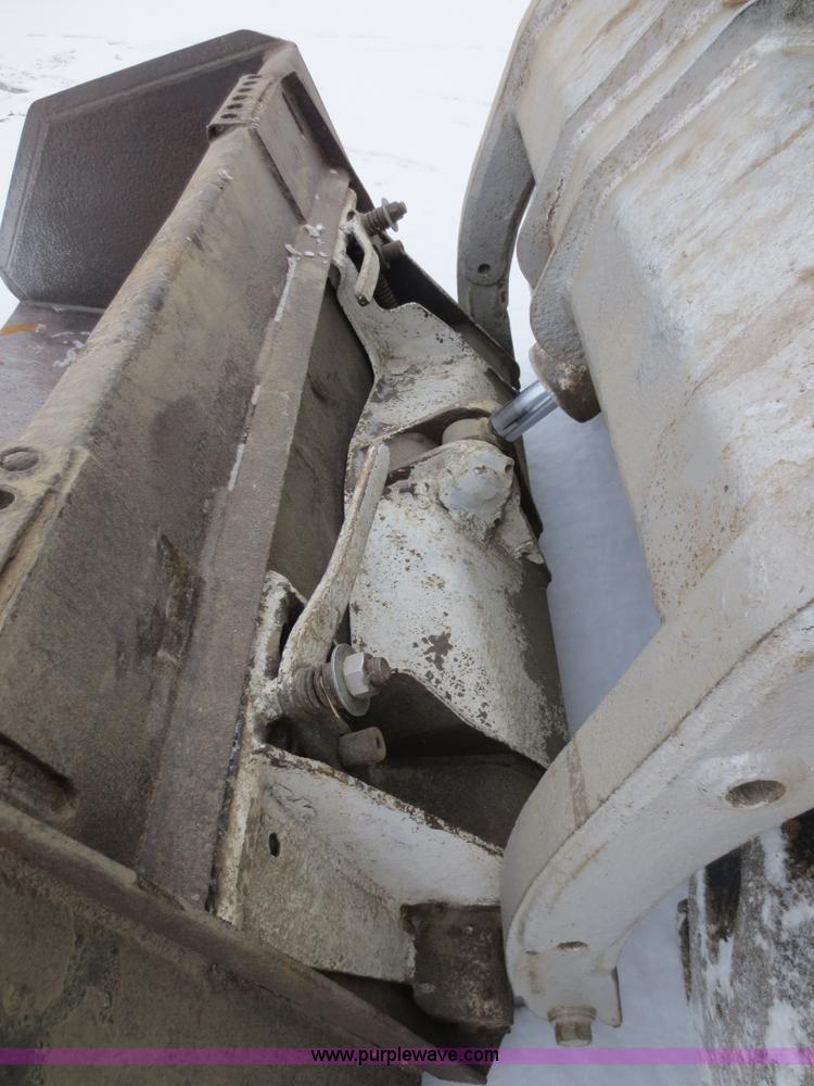 image for item F8107 2002 Bobcat 753 skid steer