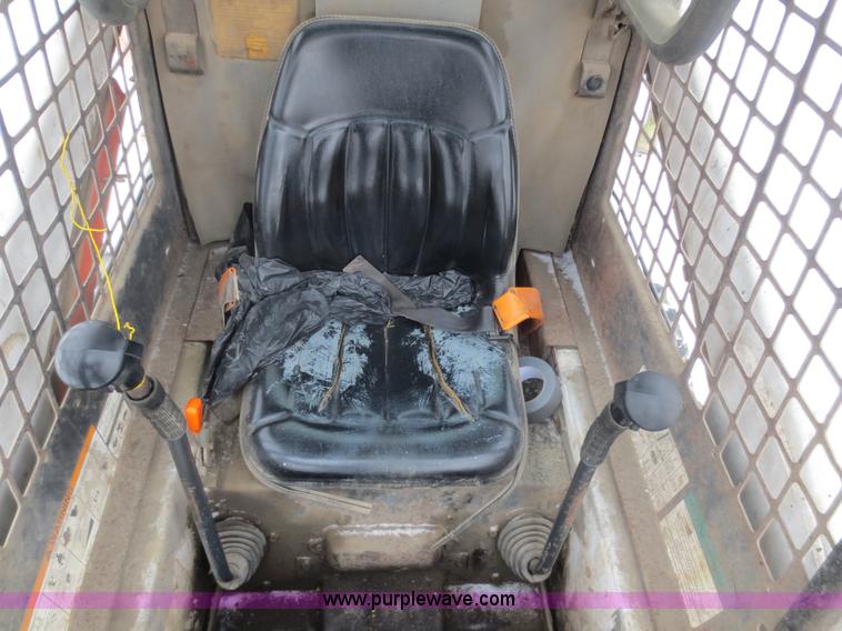 image for item F8107 2002 Bobcat 753 skid steer