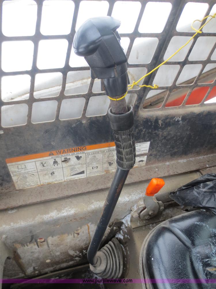 image for item F8107 2002 Bobcat 753 skid steer