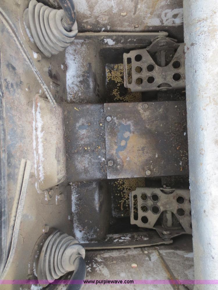 image for item F8107 2002 Bobcat 753 skid steer