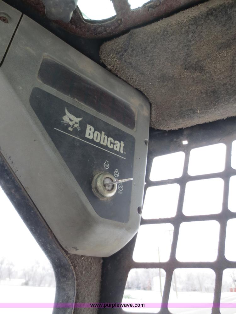 image for item F8107 2002 Bobcat 753 skid steer