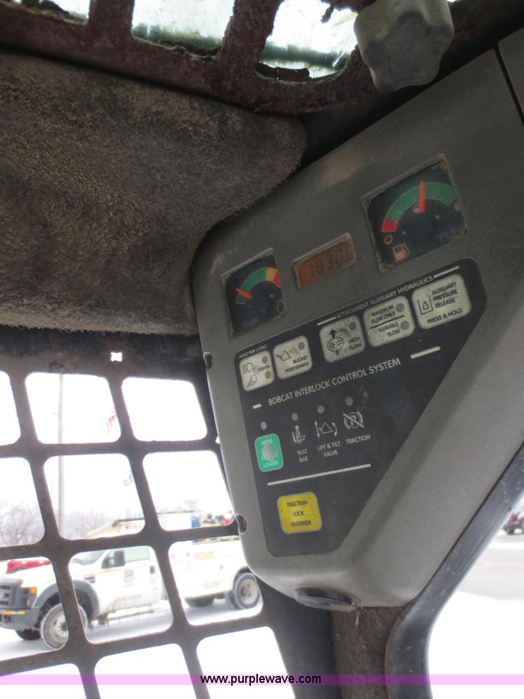 image for item F8107 2002 Bobcat 753 skid steer