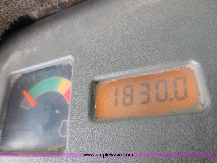 image for item F8107 2002 Bobcat 753 skid steer