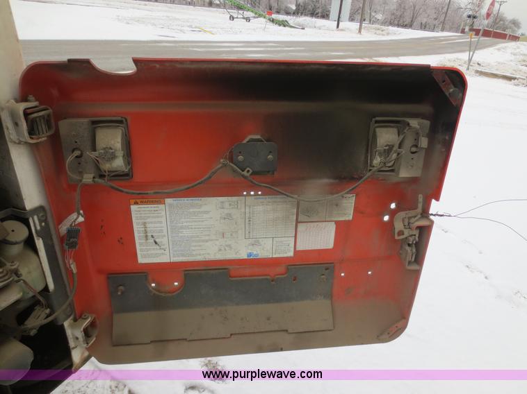 image for item F8107 2002 Bobcat 753 skid steer