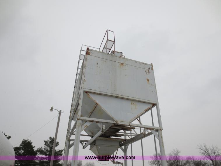 image for item F8108 30 ton overhead bin