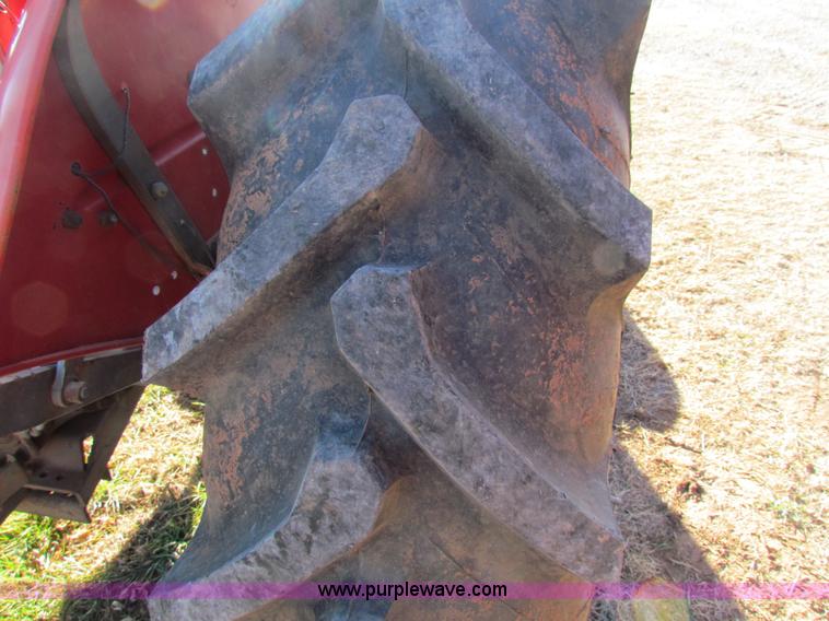 image for item G4460 1982 Massey-Ferguson 230 tractor