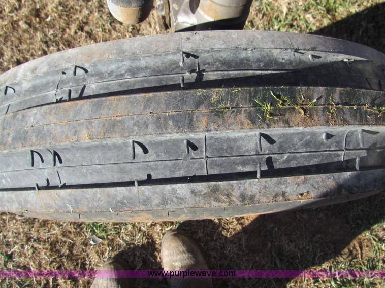 image for item G4460 1982 Massey-Ferguson 230 tractor