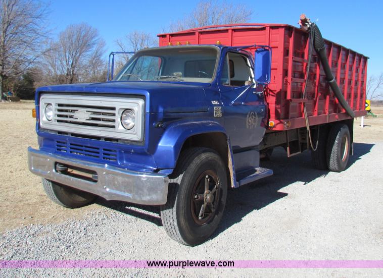 image for item G4461 1976 Chevrolet C65 grain truck