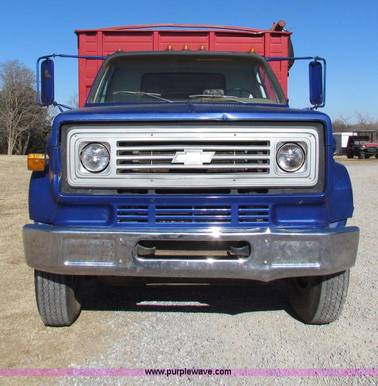 image for item G4461 1976 Chevrolet C65 grain truck