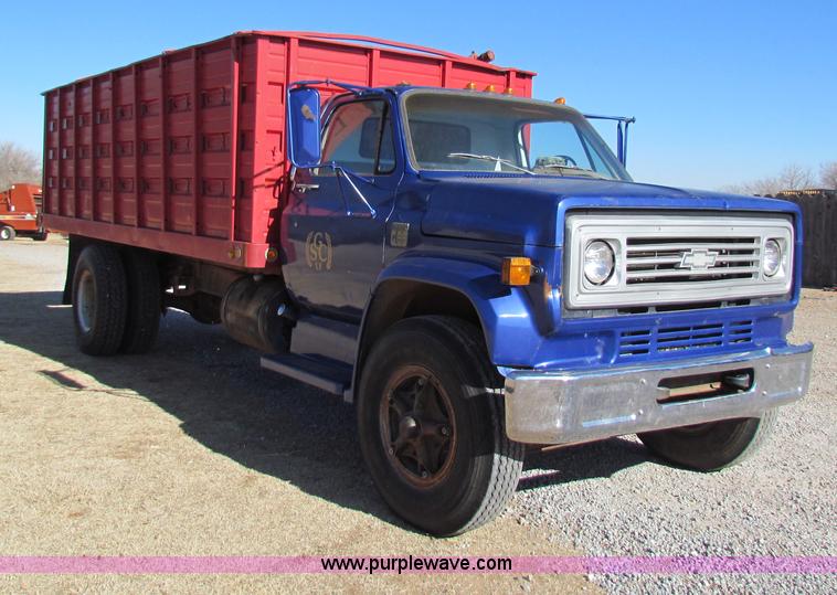 image for item G4461 1976 Chevrolet C65 grain truck
