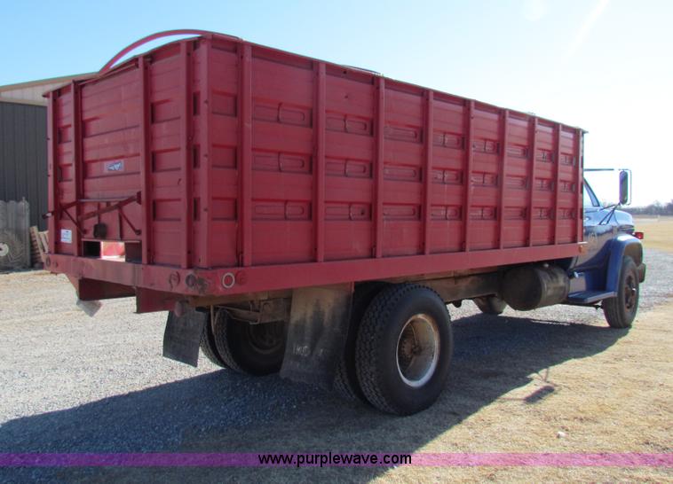 image for item G4461 1976 Chevrolet C65 grain truck
