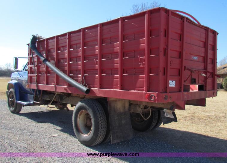 image for item G4461 1976 Chevrolet C65 grain truck