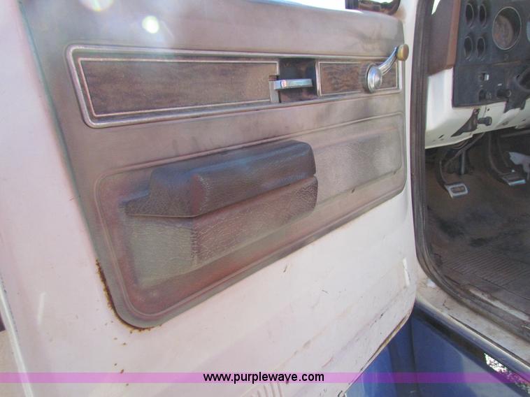 image for item G4461 1976 Chevrolet C65 grain truck