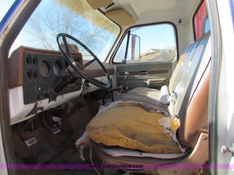 image for item G4461 1976 Chevrolet C65 grain truck