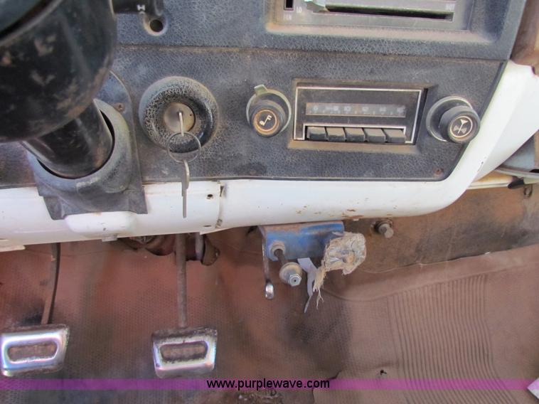 image for item G4461 1976 Chevrolet C65 grain truck