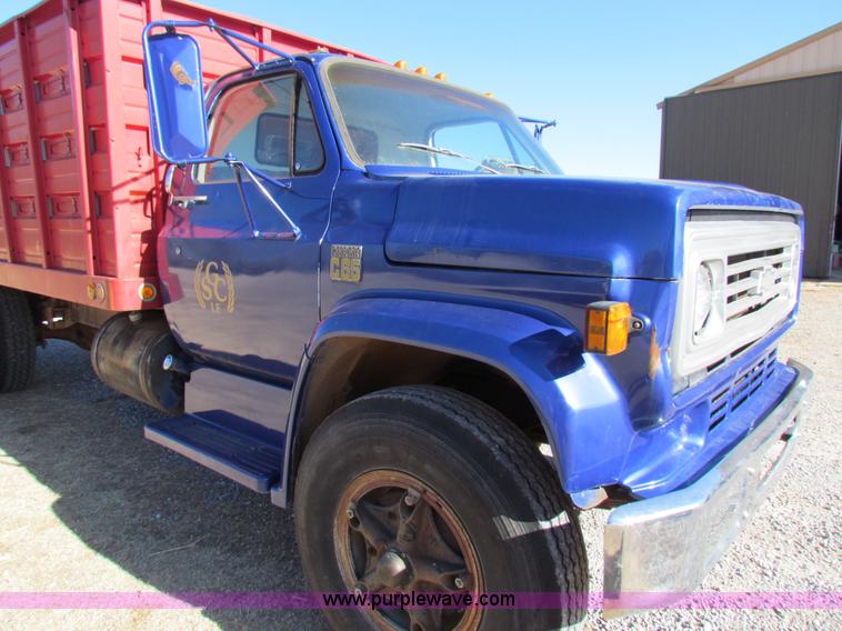 image for item G4461 1976 Chevrolet C65 grain truck