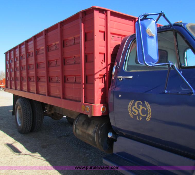 image for item G4461 1976 Chevrolet C65 grain truck