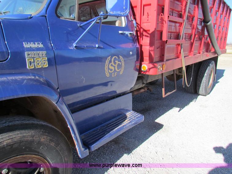 image for item G4461 1976 Chevrolet C65 grain truck