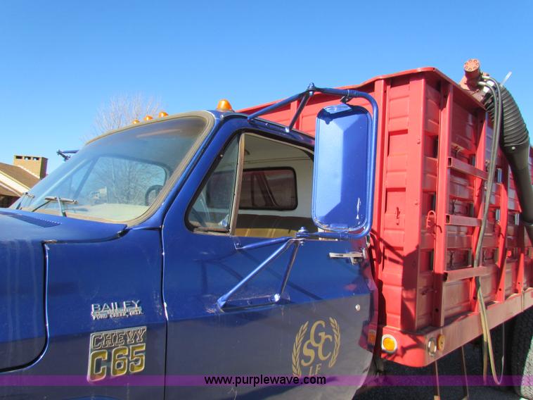 image for item G4461 1976 Chevrolet C65 grain truck