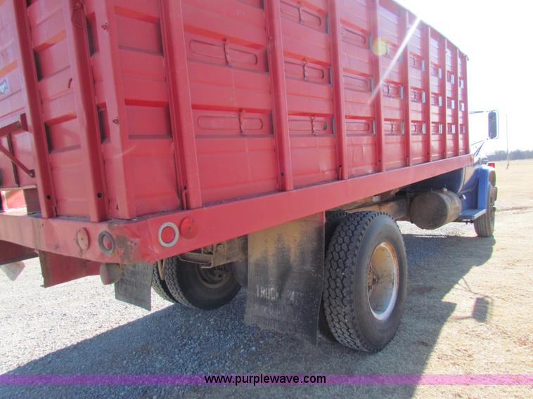 image for item G4461 1976 Chevrolet C65 grain truck