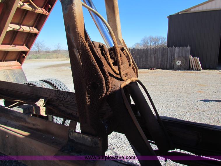 image for item G4461 1976 Chevrolet C65 grain truck