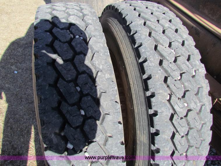 image for item G4461 1976 Chevrolet C65 grain truck