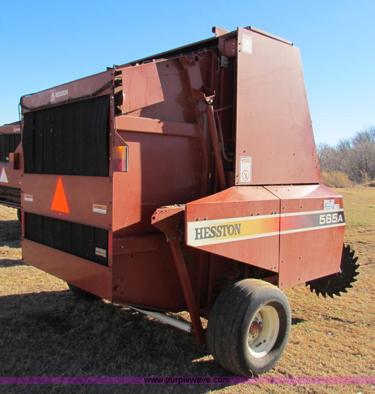 image for item G4463 Hesston 565A round baler